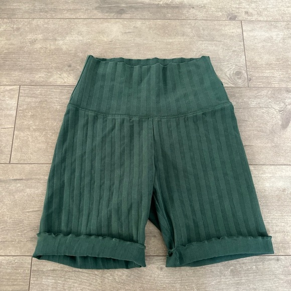 Offline by Aerie High Rise Bike Athletic Shorts 7” in seam
Euc size small - Picture 14 of 14